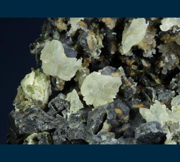 UTH5 Magnetite with Quartz (var. Chalcedony) from Iron Springs District (Three Peaks), Iron Co., Utah, USA