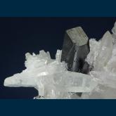 Hubnerite on Quartz