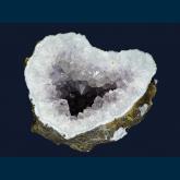 Quartz (var. Amethyst) geode