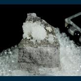 Strontianite on basalt
