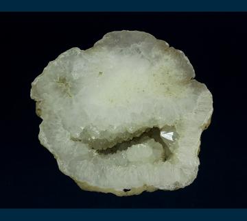 Q249 Quartz geode from Aramco Oil Fields, Saudi Arabia