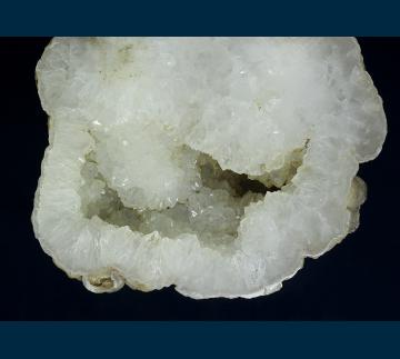 Q249 Quartz geode from Aramco Oil Fields, Saudi Arabia