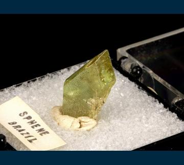 T-010 Titanite (Sphene) from Capelinha, Jequitinhonha Valley, Minas Gerais, Brazil T-010 Titanite (Sphene) from Capelinha, Jequitinhonha Valley, Minas Gerais, Brazil