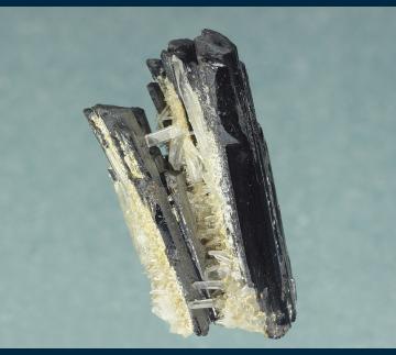 MMH-11 Hubnerite with Quartz from Pasto Bueno, Pampas District, Pallasca Province, Ancash Department, Peru MMH-11 Hubnerite with Quartz from Pasto Bueno, Pampas District, Pallasca Province, Ancash Department, Peru