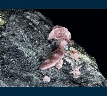 CRG-06 Rhodochrosite and Fluorite on Quartz from Wutong Mine (Wudong Mine), Liubao, Cangwu Co., Wuzhou Prefecture, Guangxi Zhuang A.R., China