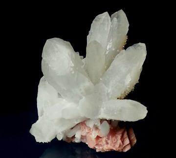 Q070 Quartz on Rhodochrosite from Emma Mine, Butte, Butte District, Silver Bow Co., Montana, USA Q070 Quartz on Rhodochrosite from Emma Mine, Butte, Butte District, Silver Bow Co., Montana, USA