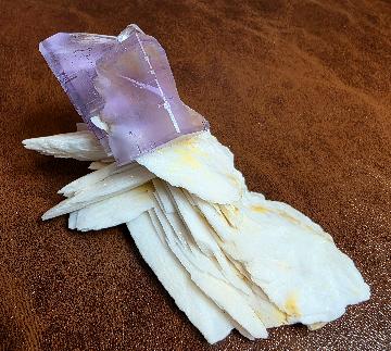 RG1109 Fluorite on Barite from Berbes Mine, Berbes Mining area, Ribadesella, Asturias Comunidad Autonoma, Spain