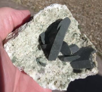 RG0927 Ferroaxinite with Chlorite Inclusions from Val Medel, Graubunden (Grisons) Canton, Switzerland