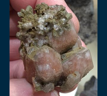 RG0118 Quartz with Calcite from Second Sovietskiy Mine, Dal'negorsk, Primorskiy Kray, Russia RG0118 Quartz with Calcite from Second Sovietskiy Mine, Dal'negorsk, Primorskiy Kray, Russia