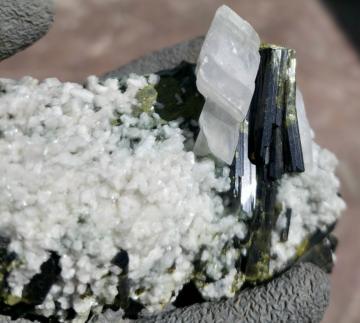 JC213 Epidote with Calcite and Albite from Knappenwand area, Untersulzbach Valley, Hohe Tauern, Salzburg, Austria JC213 Epidote with Calcite and Albite from Knappenwand area, Untersulzbach Valley, Hohe Tauern, Salzburg, Austria