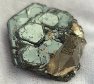 RG0184 Hematite ( var. Iron Rose ) with Smoky Quartz from Ouro Preto, Minas Gerais, Brazil RG0184 Hematite ( var. Iron Rose ) with Smoky Quartz from Ouro Preto, Minas Gerais, Brazil