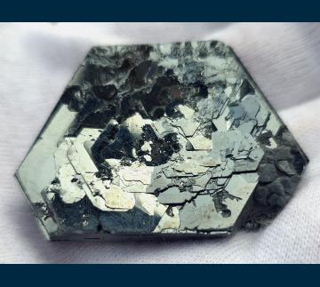 RG0186 Hematite ( var. Iron Rose ) from Ouro Preto, Minas Gerais, Brazil RG0186 Hematite ( var. Iron Rose ) from Ouro Preto, Minas Gerais, Brazil