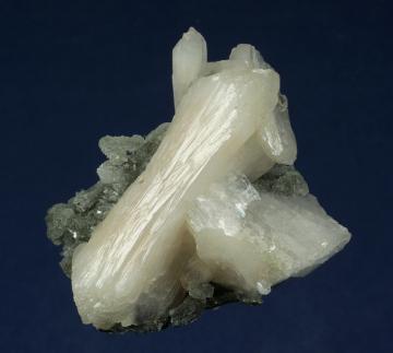 GR61 Stilbite on Heulandite and Apophyllite from Jalgaon District, Maharashtra, India