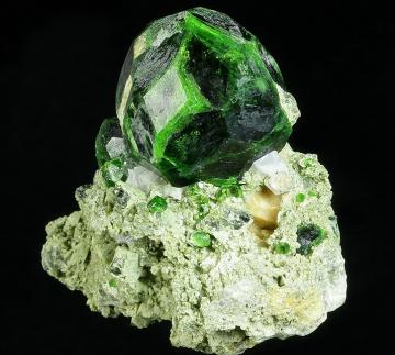 IRD04 Andradite garnet ( var. Demantoid ) from Belqeys Mountain (Kuh-e-Belgheys), near Takab, West Azarbaijan Province, Iran