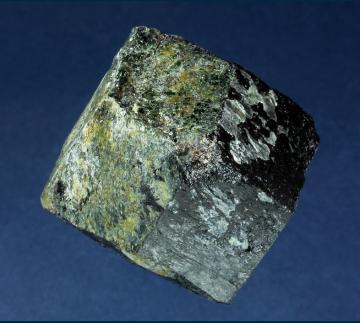 RG0964 Almandine garnet from Harstad, Troms Fylke, Norway RG0964 Almandine garnet from Harstad, Troms Fylke, Norway