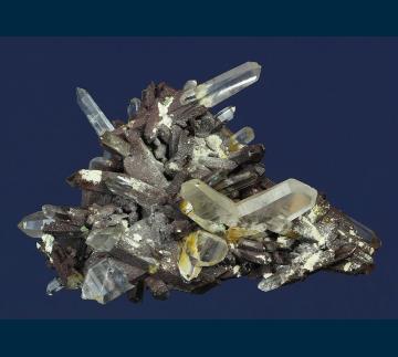 RG1351 Quartz ( Japan-law twin ) from Kami Mine, Ayopaya Province, Cochabamba Department, Bolivia