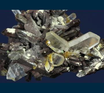 RG1351 Quartz ( Japan-law twin ) from Kami Mine, Ayopaya Province, Cochabamba Department, Bolivia